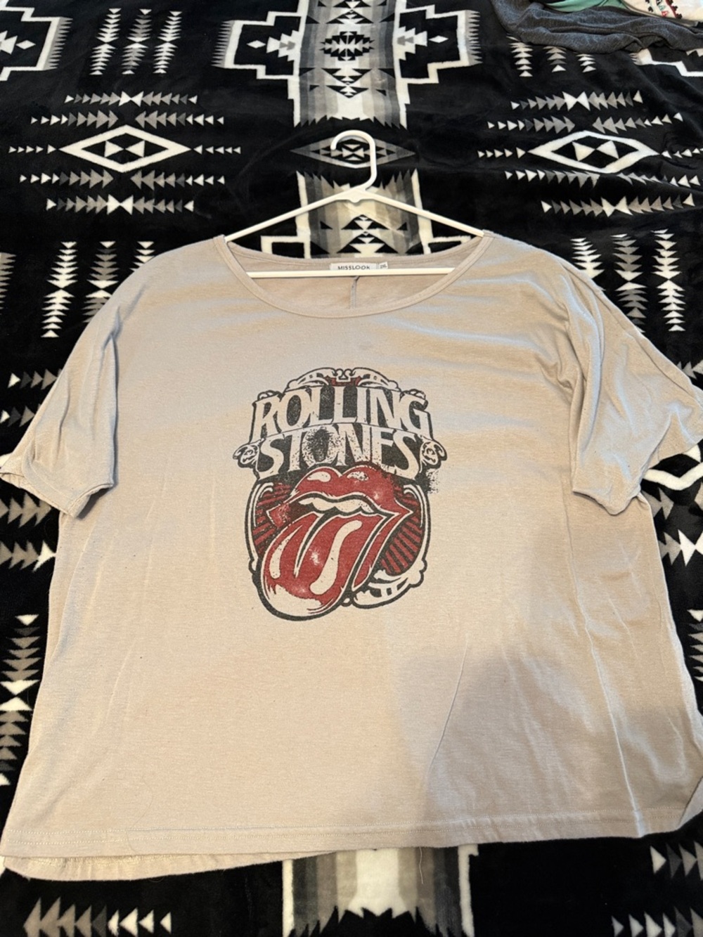 MISSLOOK Grat Graphic Tee with Red Tongue Logo